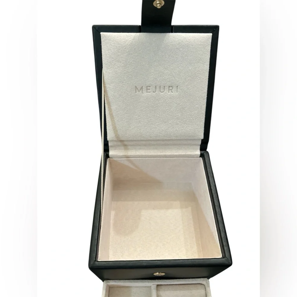 Mejuri Small Jewelry Box Organizer in Black And Cream Anti Tarnish Microsuede - Picture 2 of 8